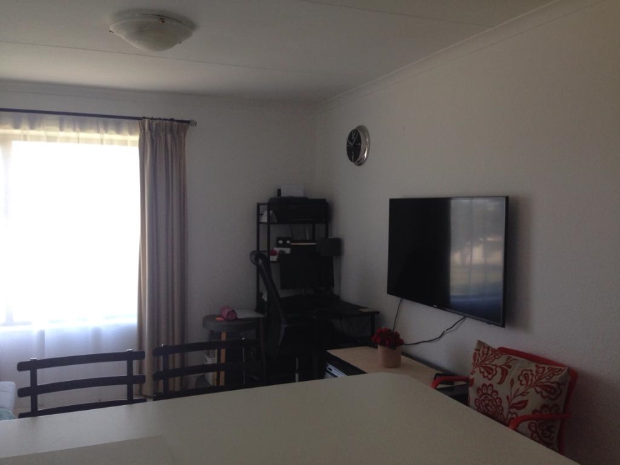To Let 1 Bedroom Property for Rent in Panorama Western Cape